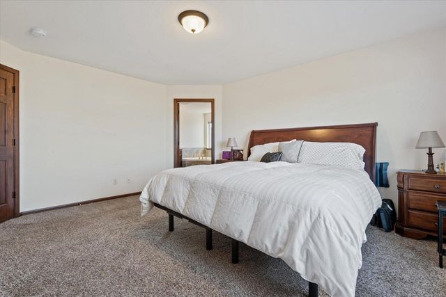 N42W22770 Beacon COURT, Pewaukee, WI 53072