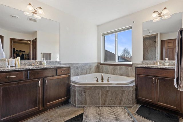 N42W22770 Beacon COURT, Pewaukee, WI 53072