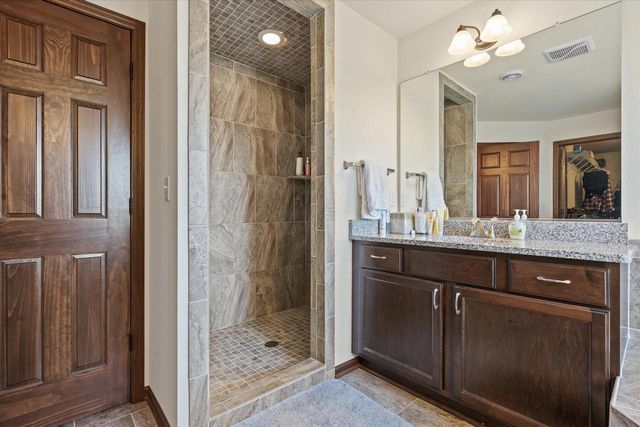 N42W22770 Beacon COURT, Pewaukee, WI 53072