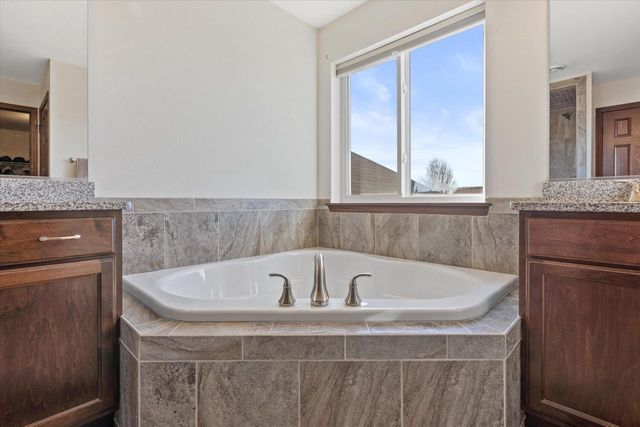 N42W22770 Beacon COURT, Pewaukee, WI 53072