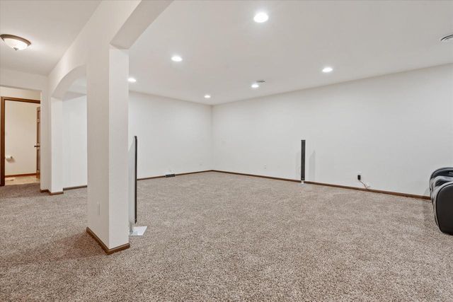 N42W22770 Beacon COURT, Pewaukee, WI 53072