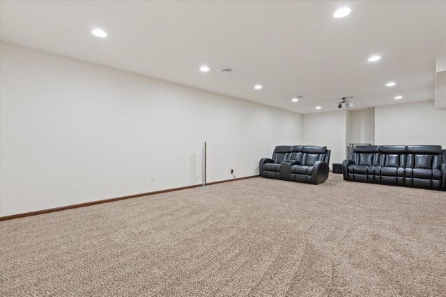 N42W22770 Beacon COURT, Pewaukee, WI 53072