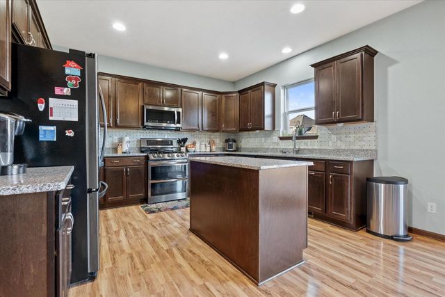 N42W22770 Beacon COURT, Pewaukee, WI 53072