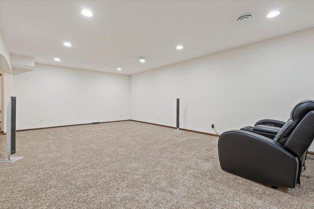 N42W22770 Beacon COURT, Pewaukee, WI 53072