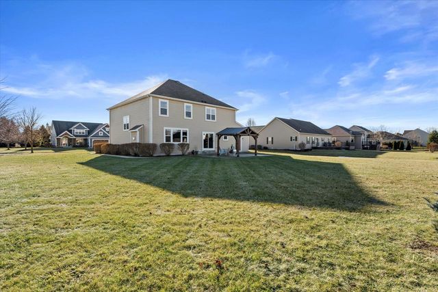N42W22770 Beacon COURT, Pewaukee, WI 53072