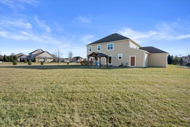 N42W22770 Beacon COURT, Pewaukee, WI 53072