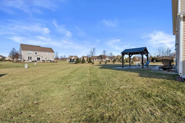 N42W22770 Beacon COURT, Pewaukee, WI 53072