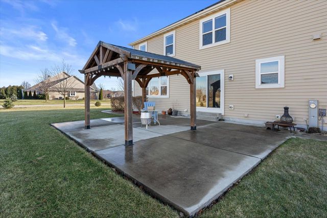 N42W22770 Beacon COURT, Pewaukee, WI 53072