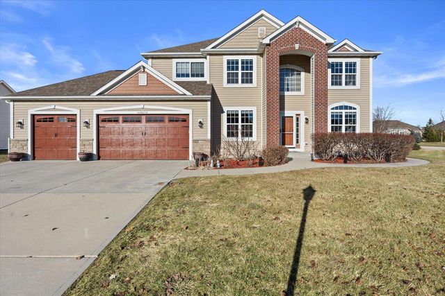 N42W22770 Beacon COURT, Pewaukee, WI 53072