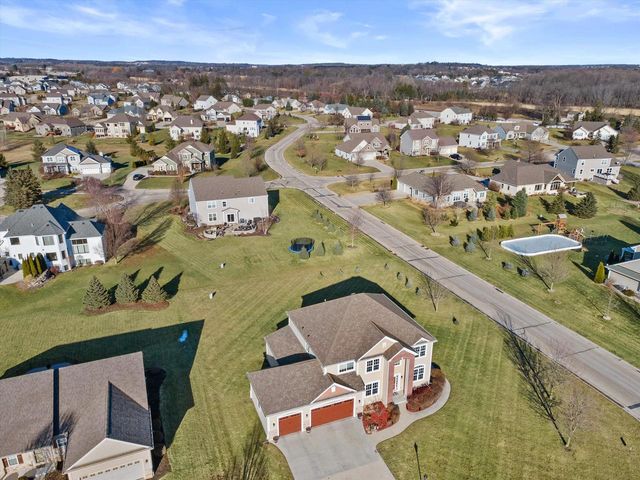 N42W22770 Beacon COURT, Pewaukee, WI 53072