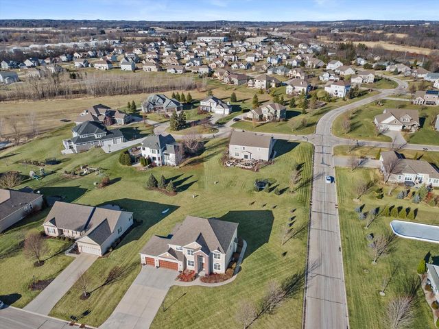 N42W22770 Beacon COURT, Pewaukee, WI 53072