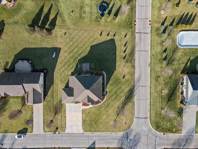 N42W22770 Beacon COURT, Pewaukee, WI 53072