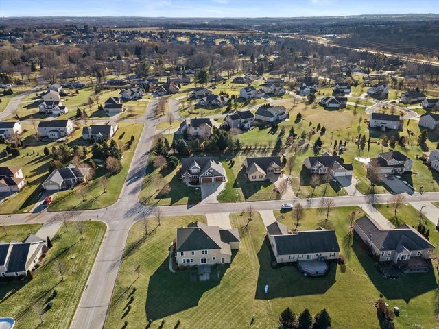 N42W22770 Beacon COURT, Pewaukee, WI 53072