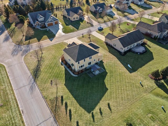 N42W22770 Beacon COURT, Pewaukee, WI 53072