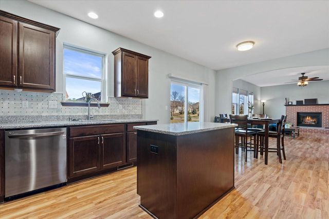 N42W22770 Beacon COURT, Pewaukee, WI 53072