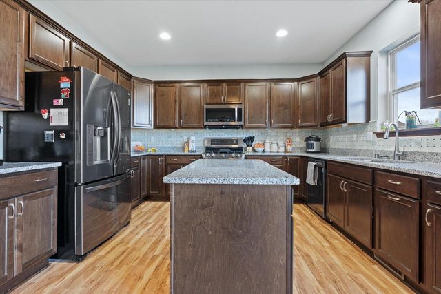 N42W22770 Beacon COURT, Pewaukee, WI 53072