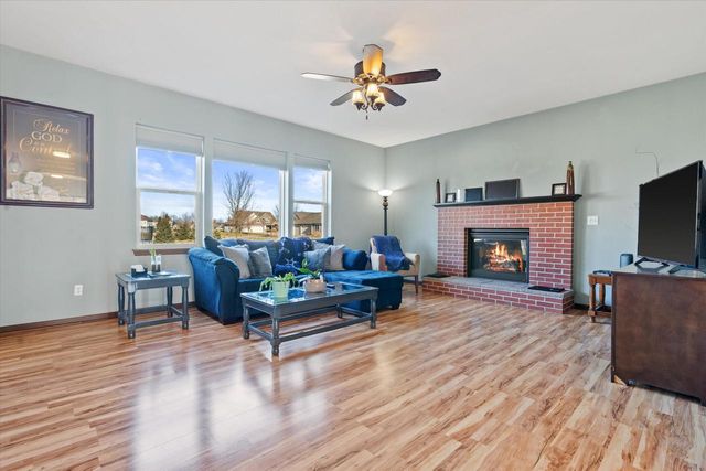 N42W22770 Beacon COURT, Pewaukee, WI 53072