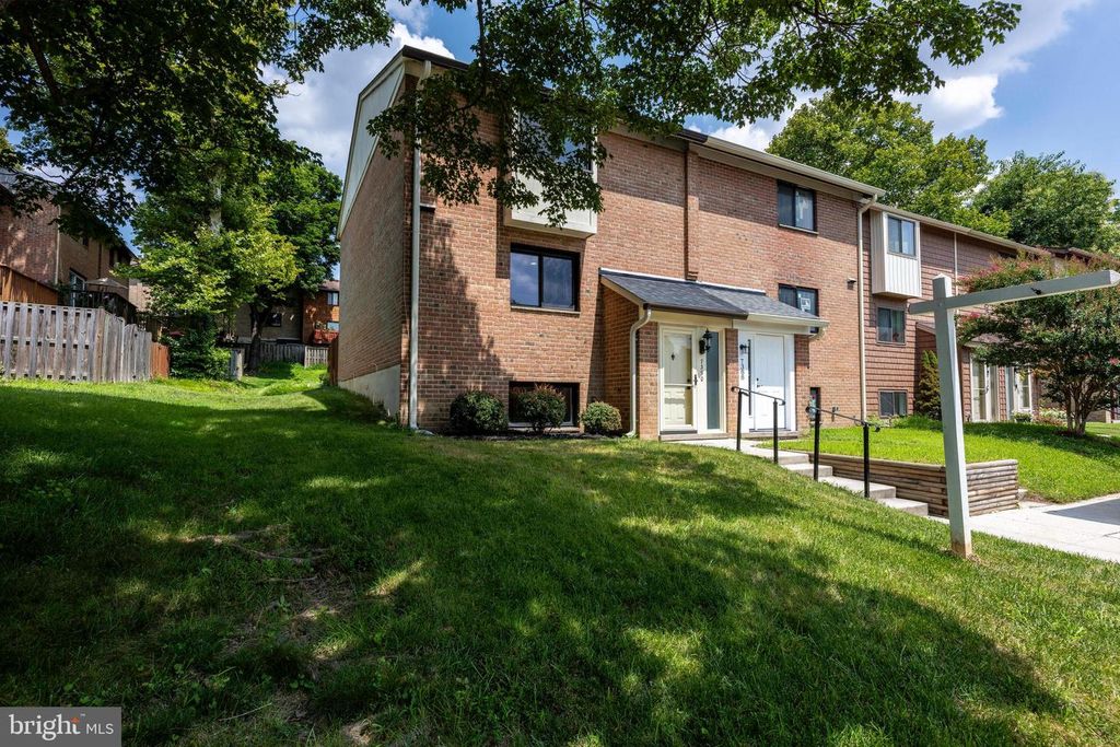 7390 HICKORY LOG CIR, Columbia, MD 21045