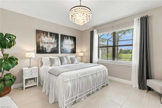 1880 Sierra CT, Naples, FL 34120