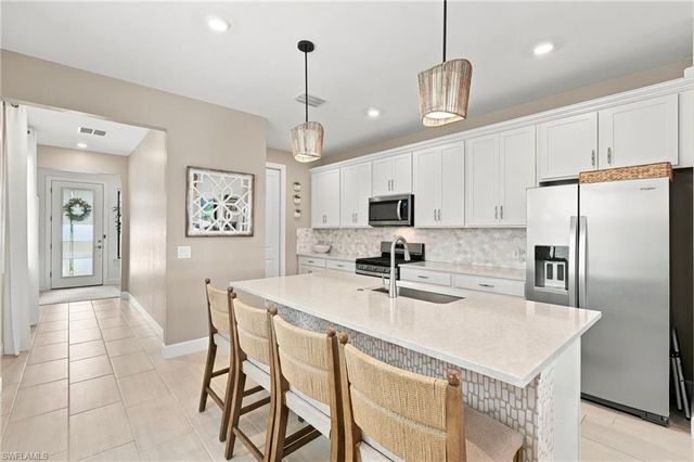 1880 Sierra CT, Naples, FL 34120