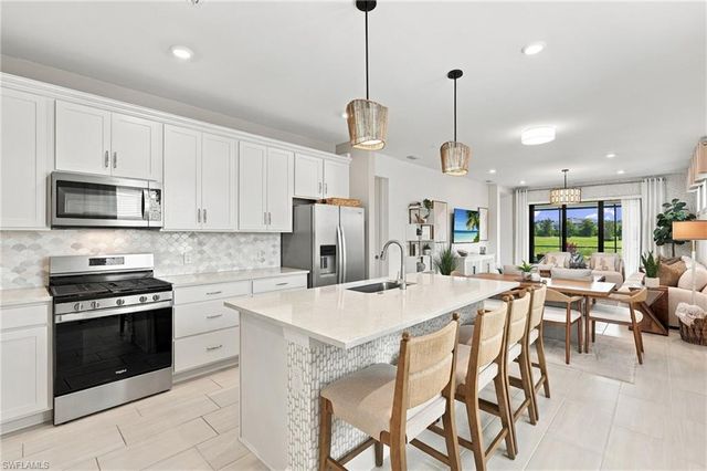 1880 Sierra CT, Naples, FL 34120