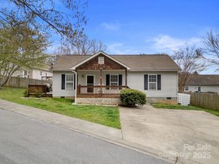 134 W Newberry Drive, Fletcher, NC 28732