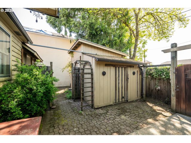 663 VAN BUREN St, Eugene, OR 97402