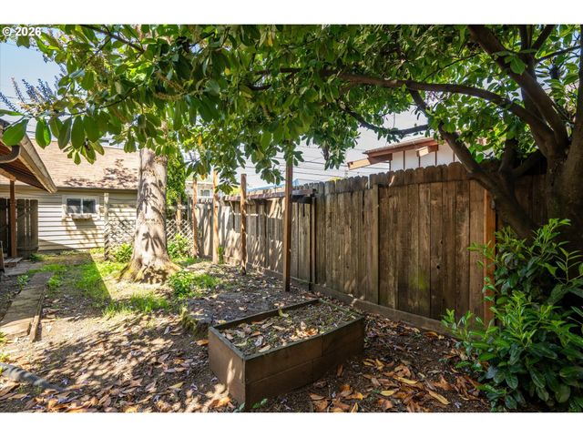 663 VAN BUREN St, Eugene, OR 97402