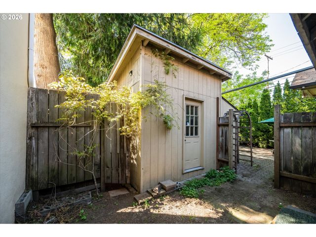 663 VAN BUREN St, Eugene, OR 97402