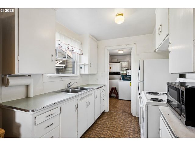 663 VAN BUREN St, Eugene, OR 97402