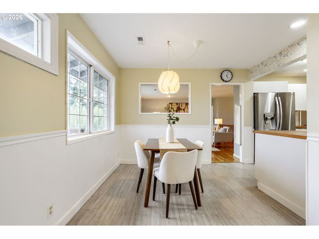 12010 Nw LOVEJOY St, Portland, OR 97229