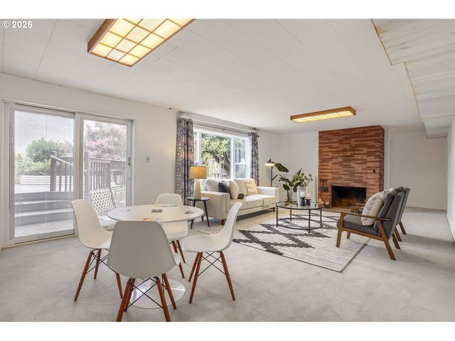 12010 Nw LOVEJOY St, Portland, OR 97229