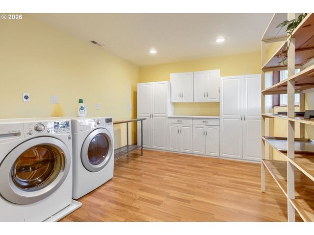 12010 Nw LOVEJOY St, Portland, OR 97229