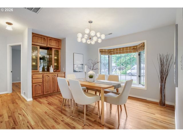 12010 Nw LOVEJOY St, Portland, OR 97229