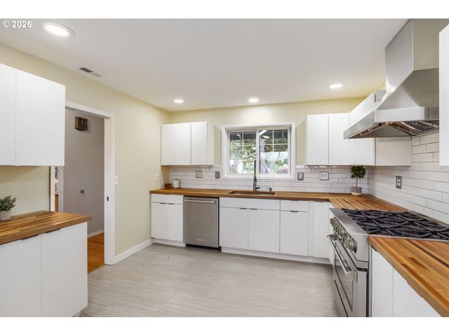 12010 Nw LOVEJOY St, Portland, OR 97229