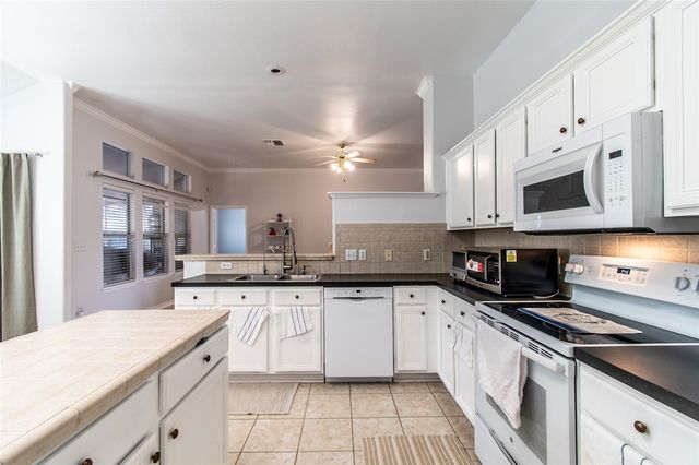6010 Sutherland Dr, Corpus Christi, TX 78414