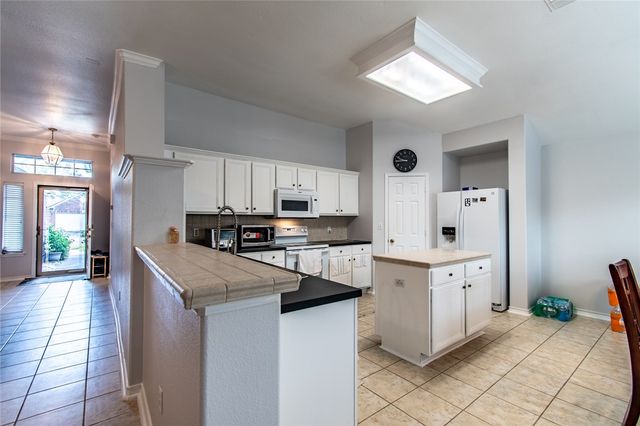 6010 Sutherland Dr, Corpus Christi, TX 78414