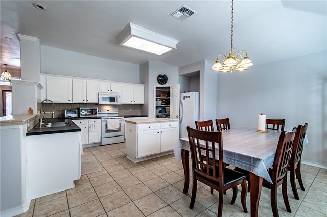 6010 Sutherland Dr, Corpus Christi, TX 78414