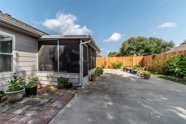 6010 Sutherland Dr, Corpus Christi, TX 78414