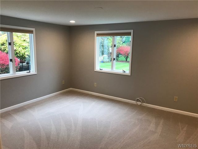 88 Royal Parkway East, Amherst, NY 14221