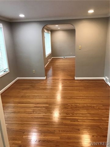 88 Royal Parkway East, Amherst, NY 14221