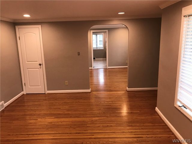 88 Royal Parkway East, Amherst, NY 14221