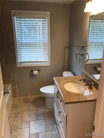 88 Royal Parkway East, Amherst, NY 14221