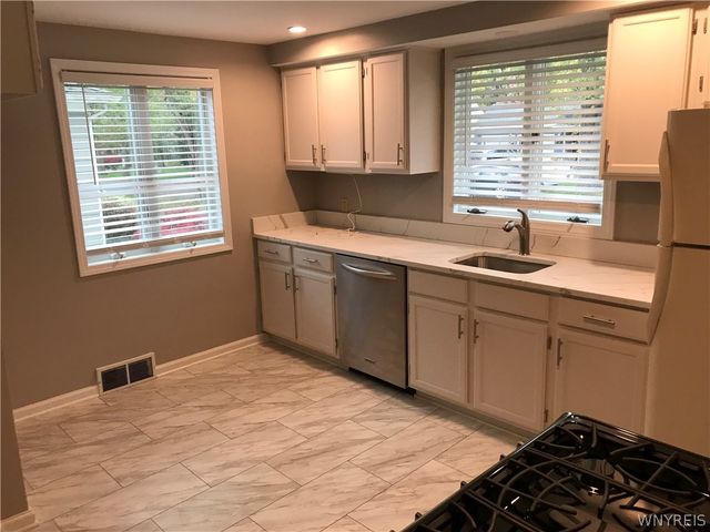 88 Royal Parkway East, Amherst, NY 14221