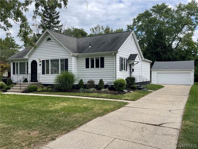 88 Royal Parkway East, Amherst, NY 14221
