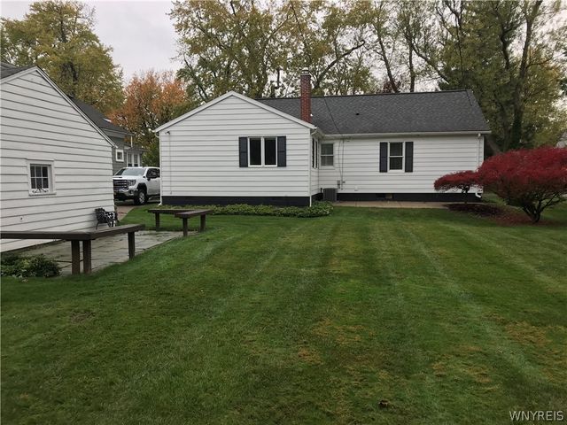 88 Royal Parkway East, Amherst, NY 14221
