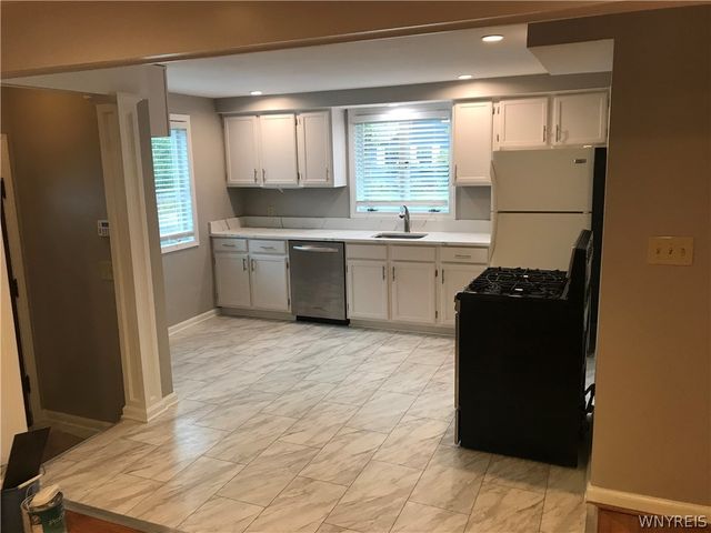 88 Royal Parkway East, Amherst, NY 14221