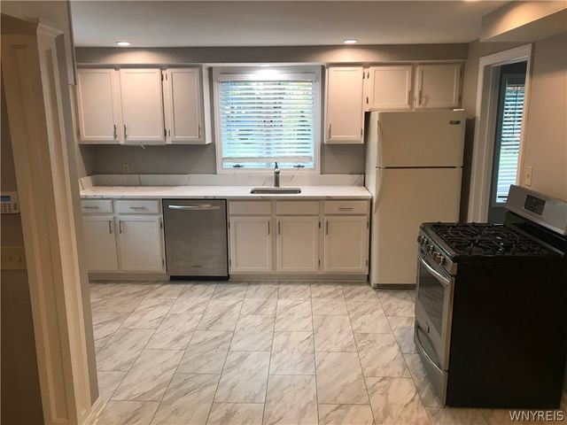 88 Royal Parkway East, Amherst, NY 14221
