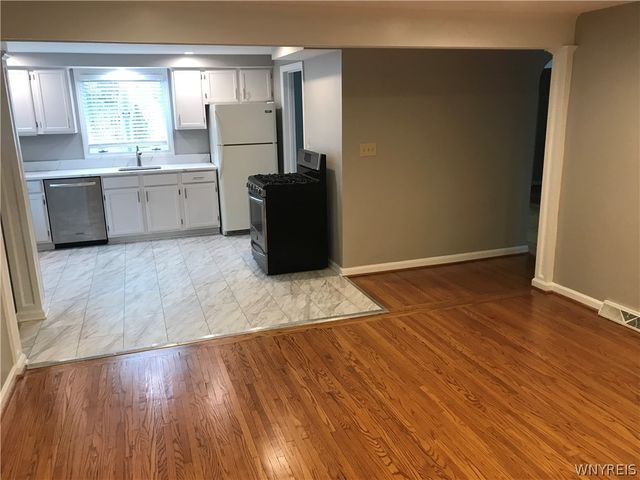 88 Royal Parkway East, Amherst, NY 14221