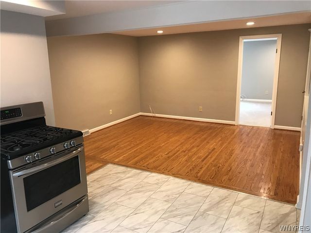 88 Royal Parkway East, Amherst, NY 14221